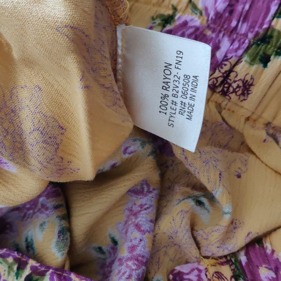 FINAL SALE 🆕 BOHO FLORAL TOP - Picture 6 of 10